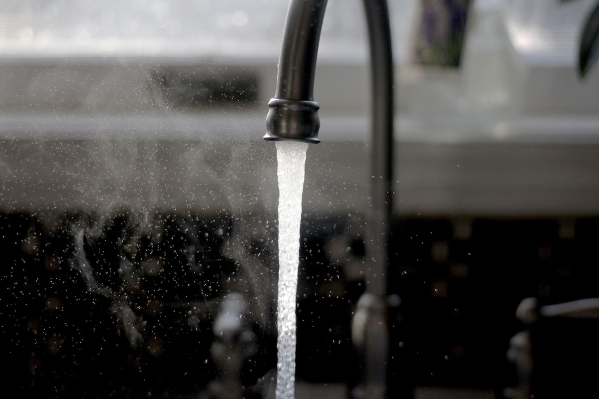 Faut-il filtrer l'eau du robinet avant de la boire ?